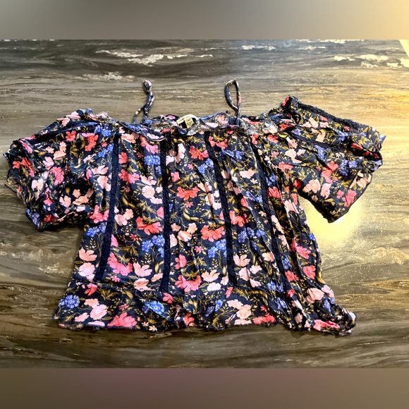 AE Floral Top - Picture 1 of 1